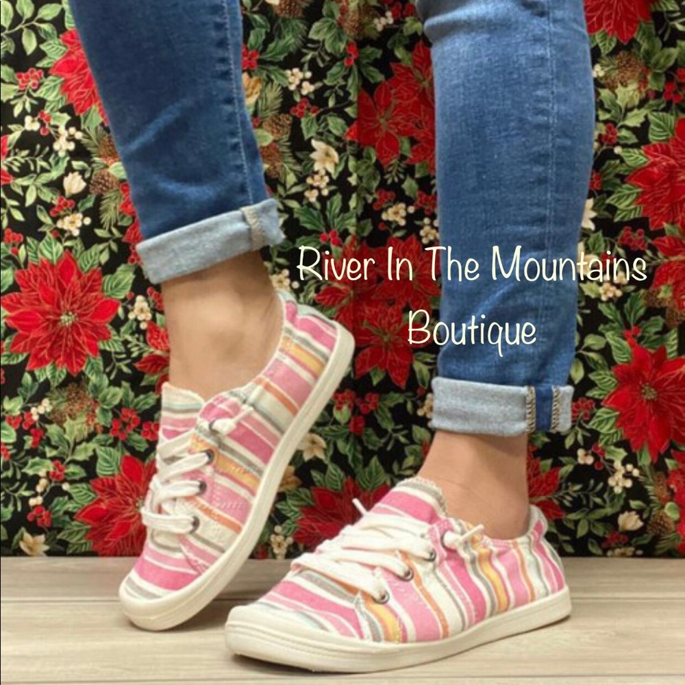 NWT! Stylish & comfy Multi Pink lace up sneakers!